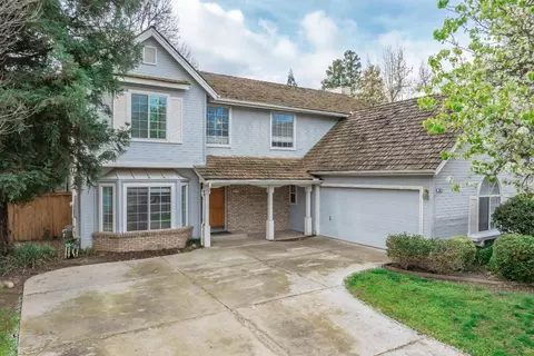 2052 Roberts Ave, Clovis, CA 93611