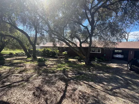 28408 Twin Ponds Rd, Clovis, CA 93619