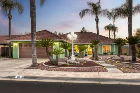 660 N Claremont Ave, Clovis, CA 93611