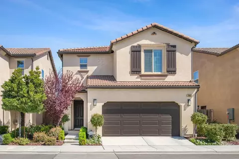 2862 N Sophie Dr, Fresno, CA 93727