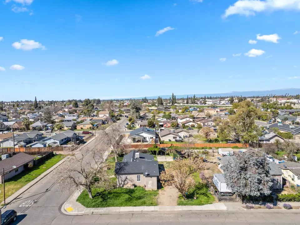 2234 Park St, Selma, CA 93662 35 Photos Movoto