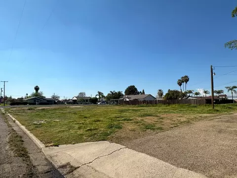 660 E St, Orange Cove, CA 93646
