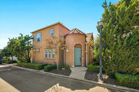 3866 Loyola Ln, Clovis, CA 93619