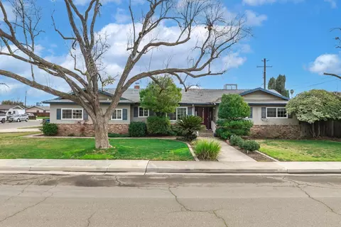 1538 Mary Dr, Lemoore, CA 93245