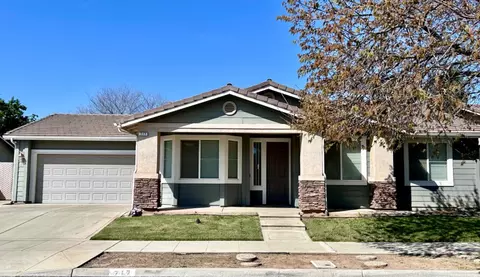 717 S Apple Ave, Reedley, CA 93654