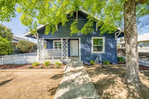 2705 C St, Selma, CA 93662