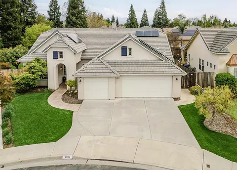 3017 Park Ave, Clovis, CA 93611
