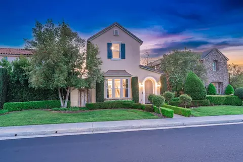 1690 N Dutch Ave, Clovis, CA 93619