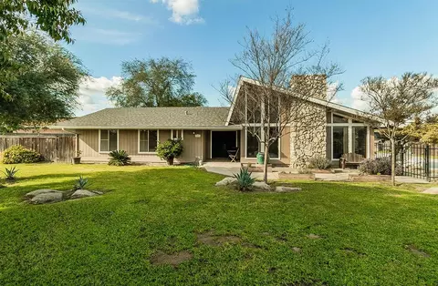 12822 E Stroud Ave, Kingsburg, CA 93631