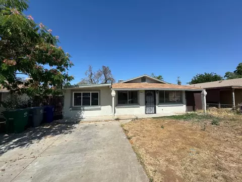 1073 8th St, Orange Cove, CA 93646
