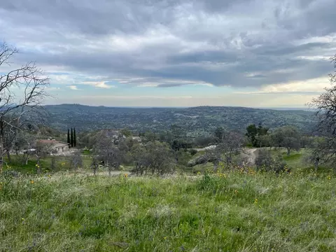 1 Lilley Mountain Dr, Coarsegold, CA 93614