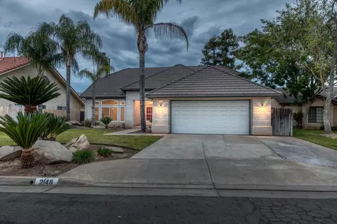 2148 E Shea Dr, Fresno, CA 93720
