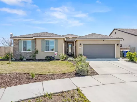 1311 W Sawtooth Pl, Hanford, CA 93230