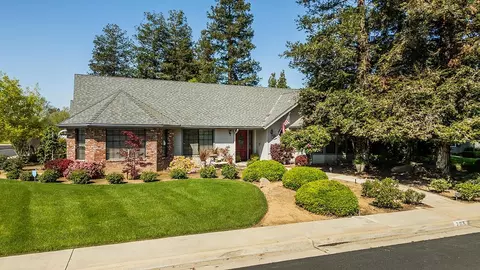 205 Fallbrook Cir, Reedley, CA 93654