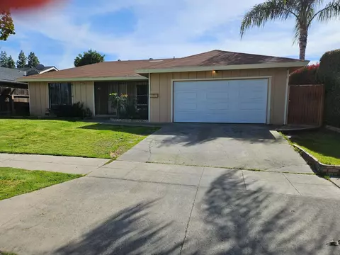 1563 W Holland Ave, Fresno, CA 93705