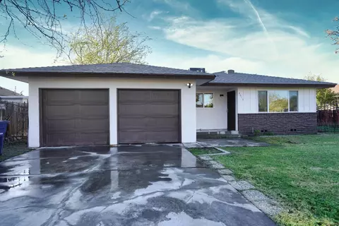8615 11th St, San Joaquin, CA 93660
