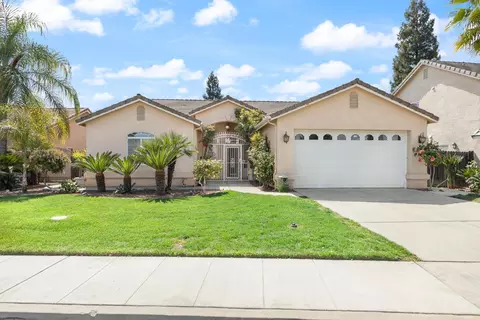 1273 Hillcrest St, Selma, CA 93662