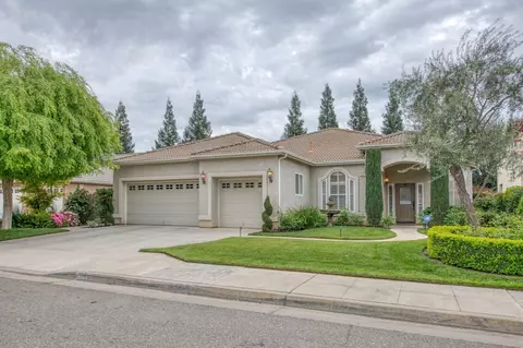 2667 E Waterford Ave, Fresno, CA 93720