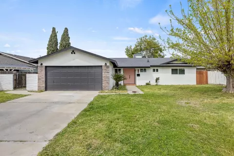 904 Elm St, Hanford, CA 93230