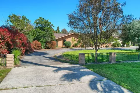 2143 Ashlan Ave, Clovis, CA 93611