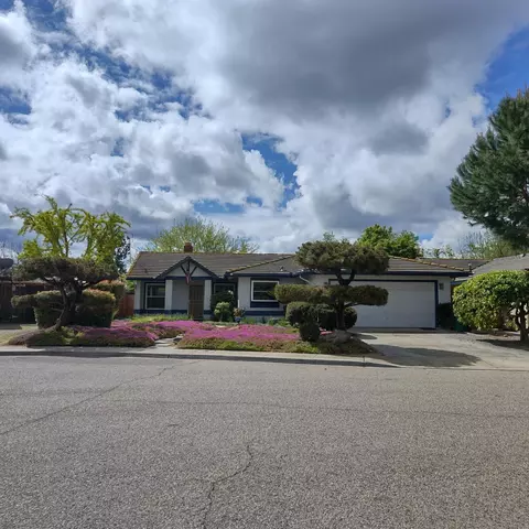 453 E Ponderosa Ave, Reedley, CA 93654