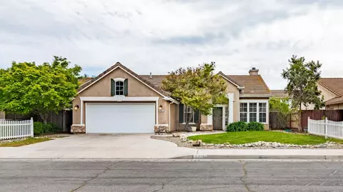2215 E Kelso Ave, Fresno, CA 93720