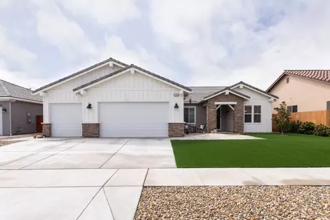 1936 Hemma St, Kingsburg, CA 93631