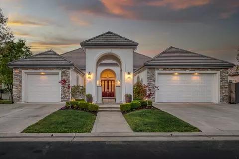 1592 E Silver Summit Dr, Fresno, CA 93730