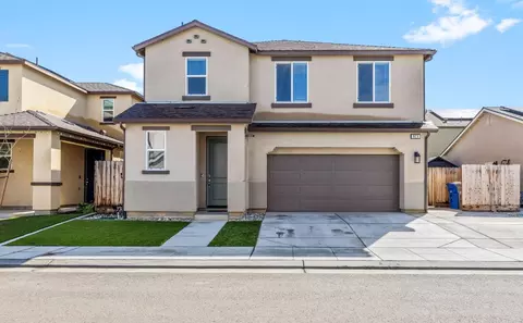 829 Corazon Ave, Clovis, CA 93619