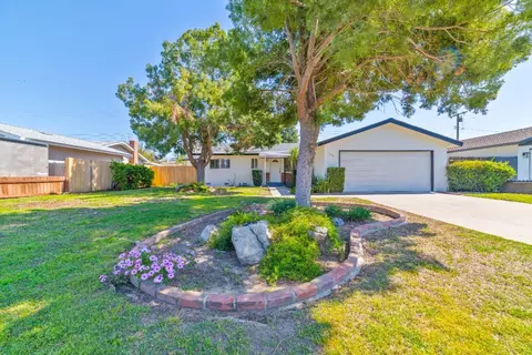 1530 S Michael Ct, Visalia, CA 93292