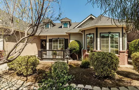 2876 E Jon Dr, Fresno, CA 93720