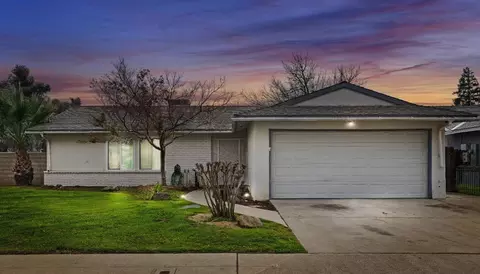 604 W Antonio Dr, Clovis, CA 93612