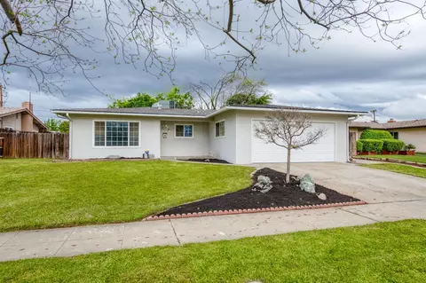 4734 N Angus St, Fresno, CA 93726