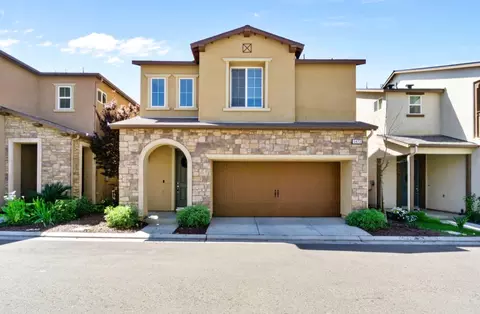 5423 W Santa Barbara Dr, Fresno, CA 93722