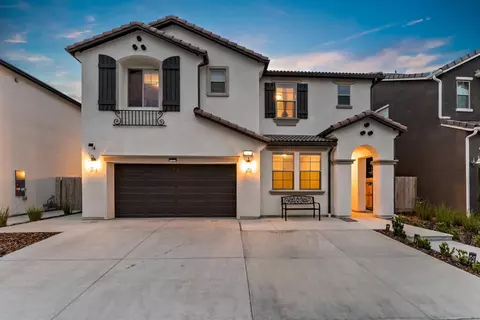 11473 N Via Campagna Dr, Fresno, CA 93730