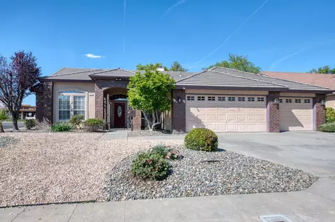 545 Jordan Ave, Clovis, CA 93611