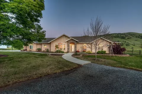 20431 Thermal Rd, Sanger, CA 93657
