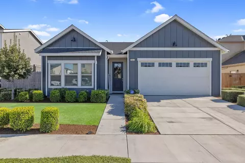 1841 W Sunnyview Ave, Visalia, CA 93291