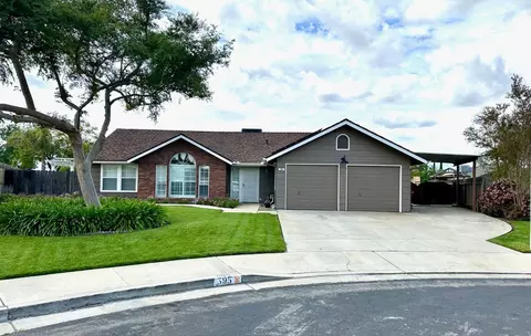 395 Palm Cir, Hanford, CA 93230