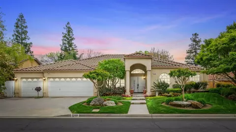 1299 E Jamestown Dr, Fresno, CA 93720