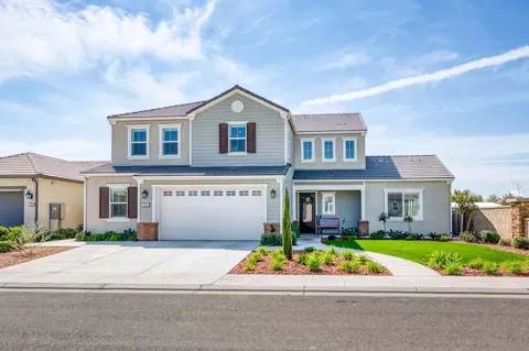 584 Crescent Ln, Madera, CA 93636