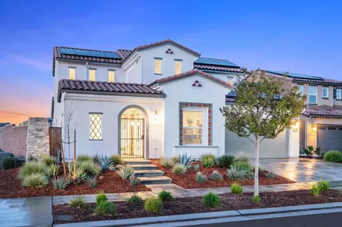 915 Vineyard Ct, Madera, CA 93636