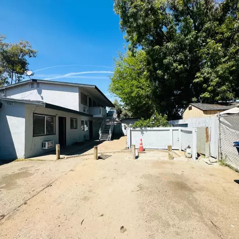 4561 E White Ave, Fresno, CA 93702