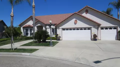 15674 Wooten Ct, Kerman, CA 93630