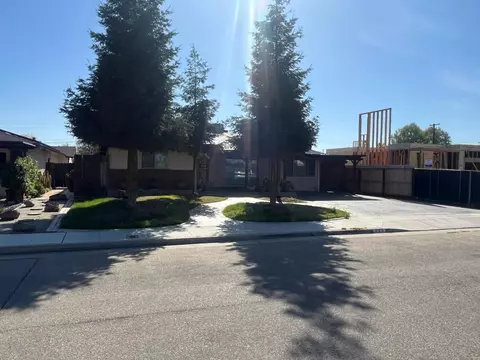 245 Minnewawa Ave, Clovis, CA 93612