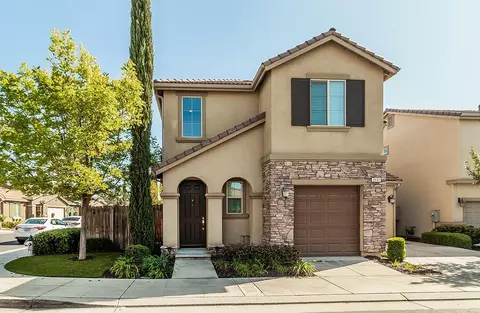2131 E Makenna Dr, Fresno, CA 93730