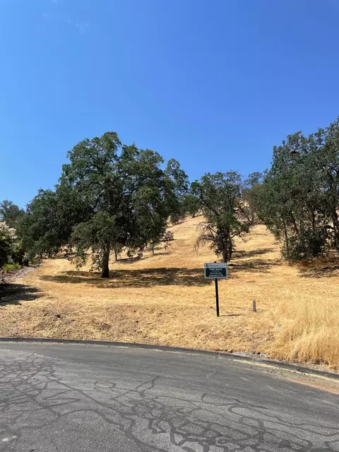 27 Fairway Oaks Ln, Friant, CA 93626