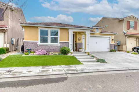 3857 Bellaire Ave, Clovis, CA 93619