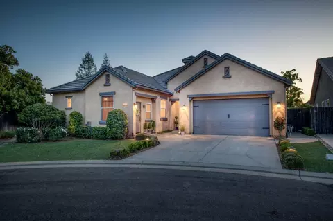 1624 N Chesterfield Ln, Clovis, CA 93619