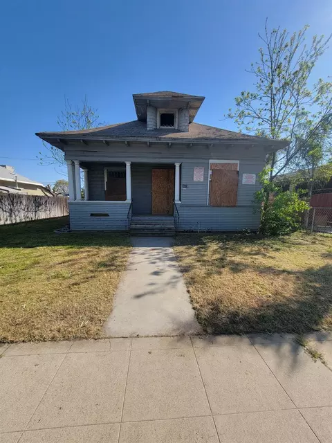 3036 E Mckenzie Ave, Fresno, CA 93701